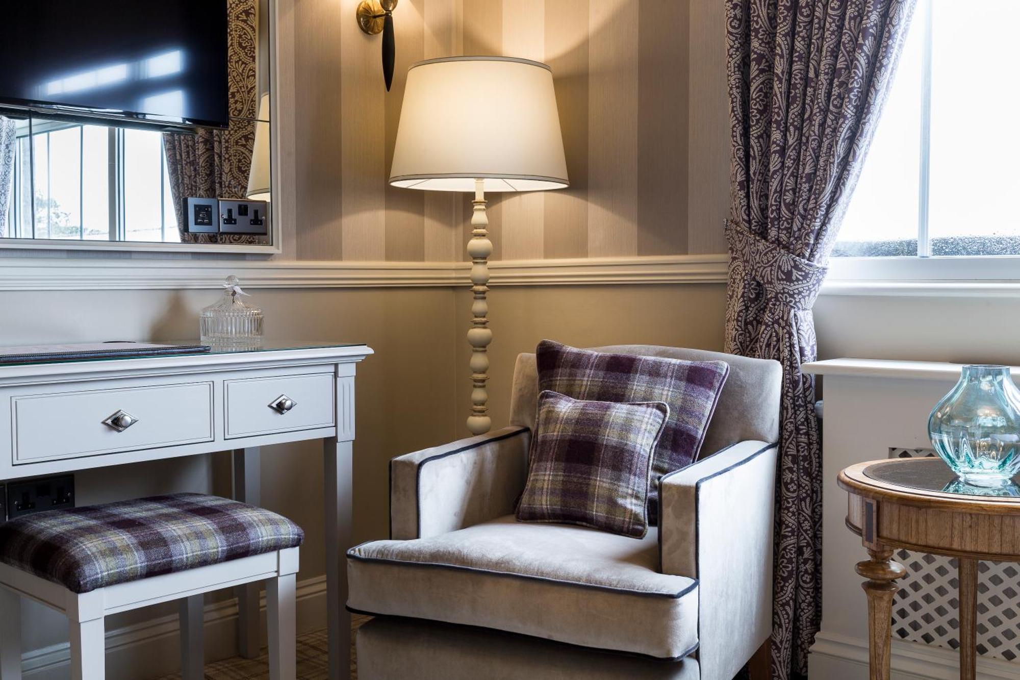 Down Hall Hotel Hatfield Heath Exteriör bild